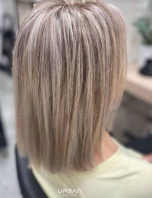 Κοντό bob με ανταύγειες · Short bob with highlights